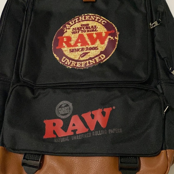 RAW Smellproof Travel Backpack - Picture 4 of 5